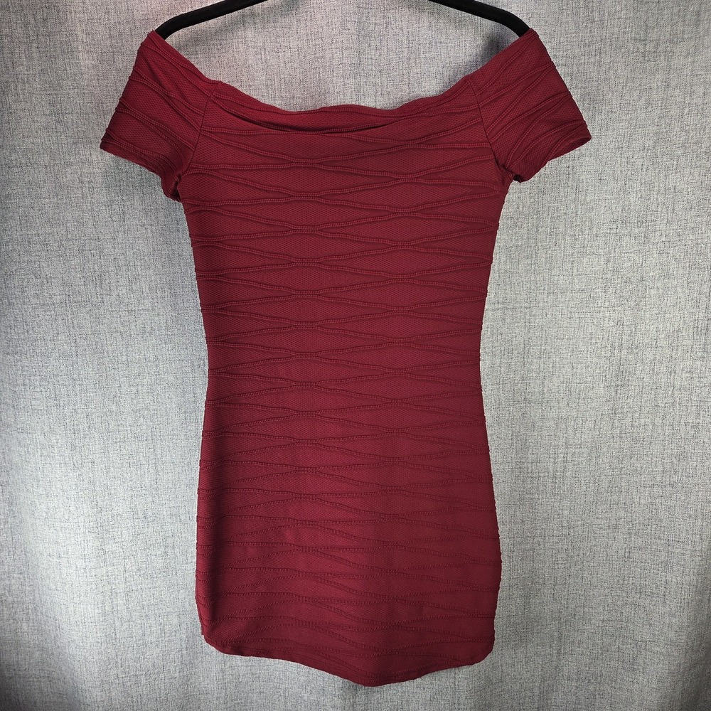 Windsor Women's Burgundy Off Shoulder Bodycon Textured Mini Dress Med Vampy